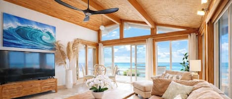 Fernseher, DVD-Player, Bücher, Stereoanlage