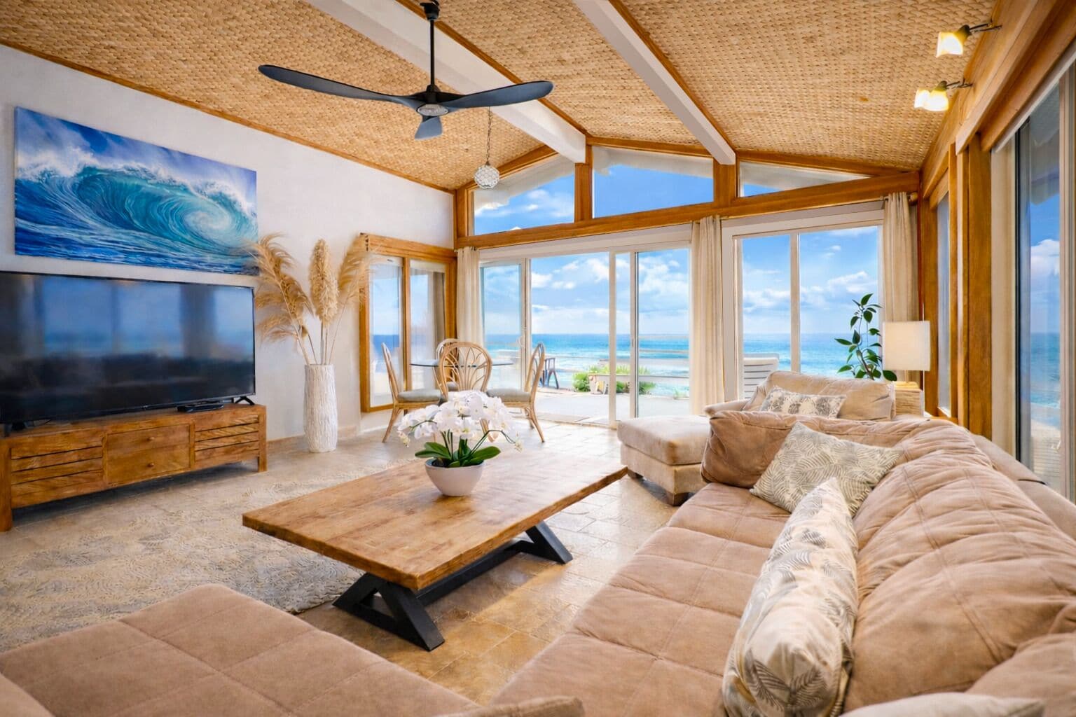 Fernseher, DVD-Player, Bücher, Stereoanlage