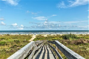 On the beach - Incomparable Beach, Bay & Channel Views (Galveston)