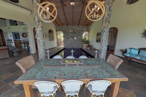 تناول الطعام