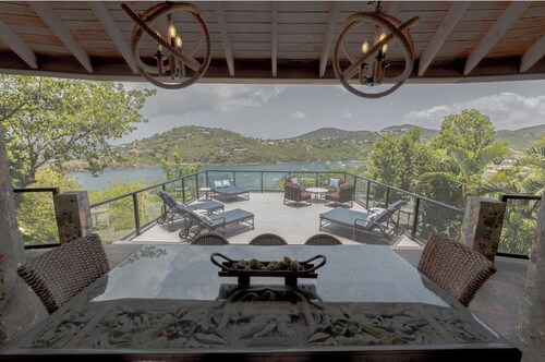 Updated Caribbean retreat, with solar and generator power backup