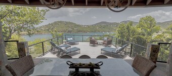 Updated Caribbean retreat, with solar and generator power backup