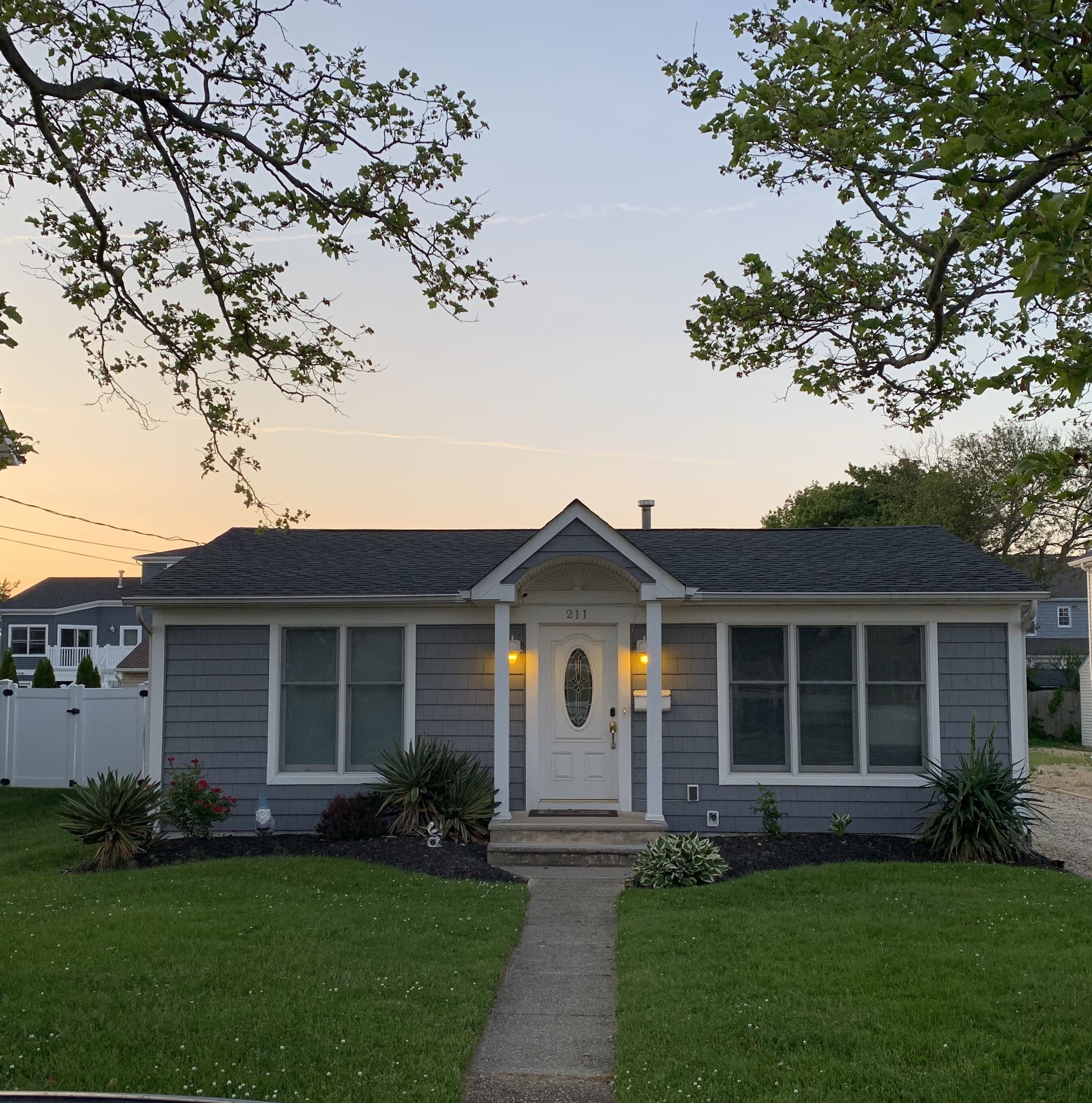 Clean adorable beach house 1.5 blocks from the beach with an awesome game room  