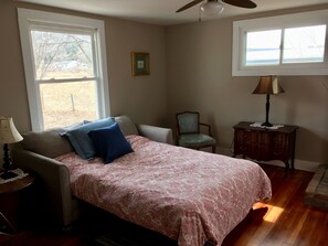 5 bedrooms, desk, iron/ironing board, free WiFi