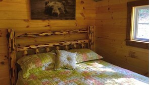 1 bedroom, WiFi, bed sheets - Amish-Built Log Cabin with Private Ravine Views (Genoa)