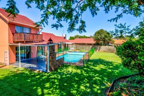 Exterior - Grace Guesthouse & Tour is 10 min from OR Tambo Intern. Airport in Johannesburg (Glenmarais)