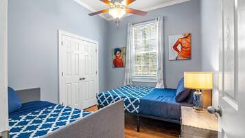 3 bedrooms, desk, iron/ironing board, travel crib