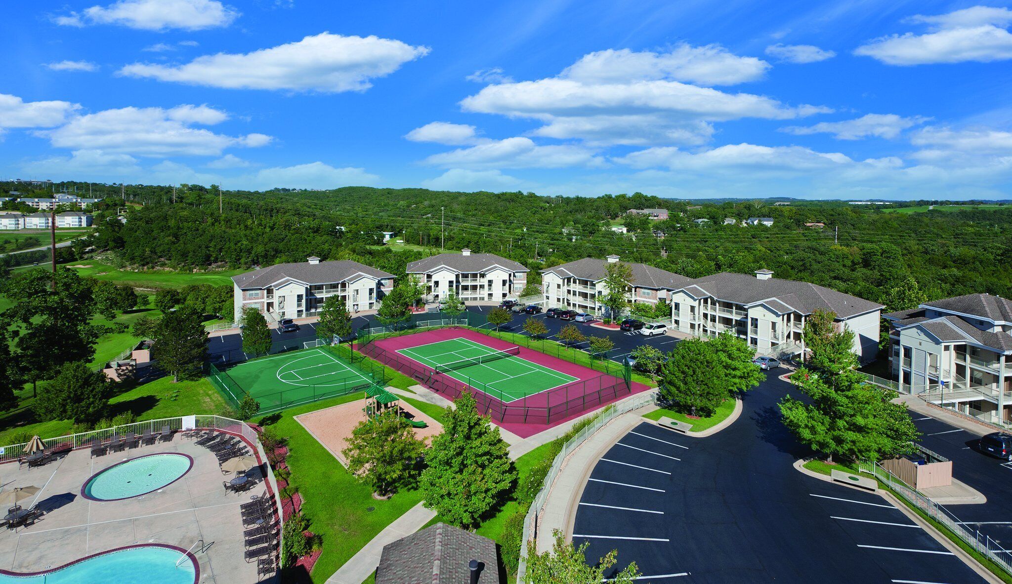 Golf, hiking, boating, shopping, theater, music, horseback and MORE !