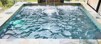 Nykyaikainen maalaismainen mökki Rio Abajon sademetsÀssÀ ... Seikkailu tai rentoutua ...