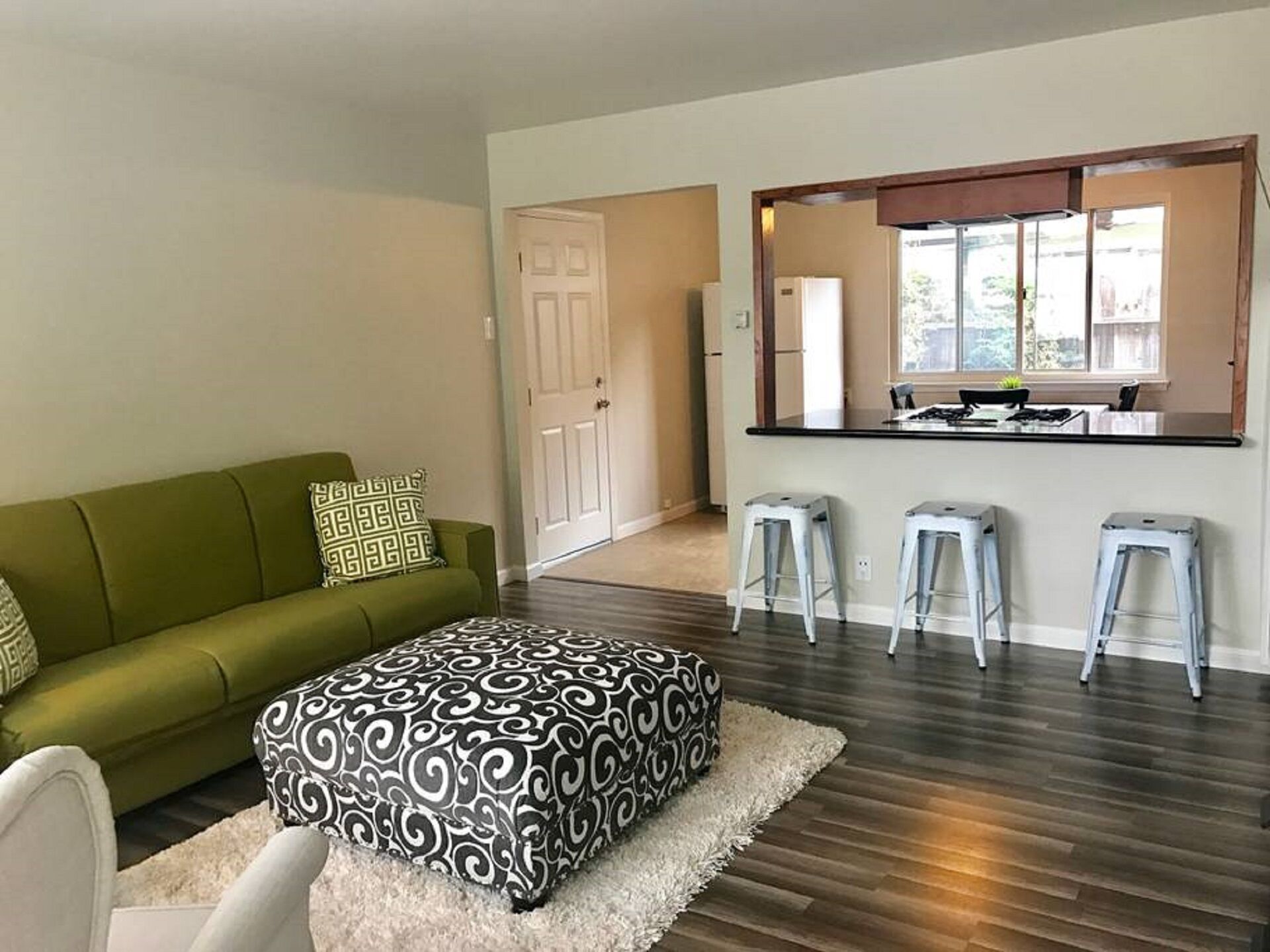 Cute, cozy remodeled duplex in a great neighborhood, perfect bay area location!