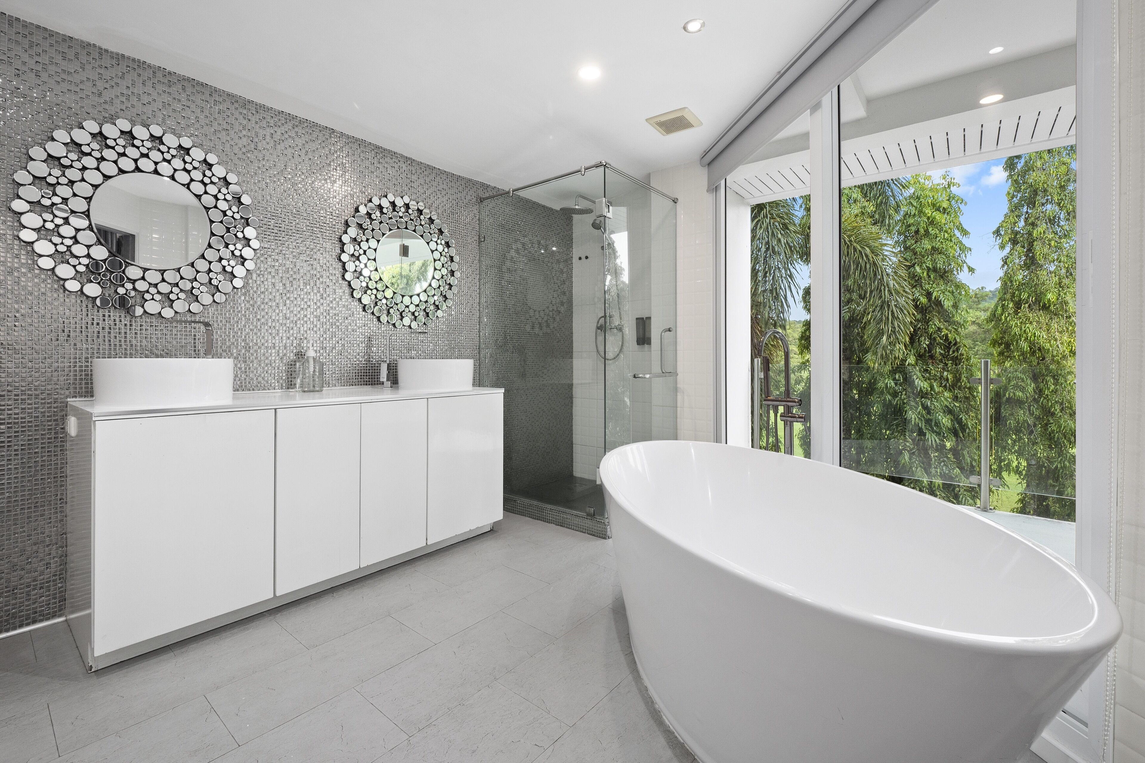 Combined shower/bathtub, hair dryer, towels, soap