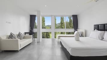 5 bedrooms, in-room safe, desk, iron/ironing board