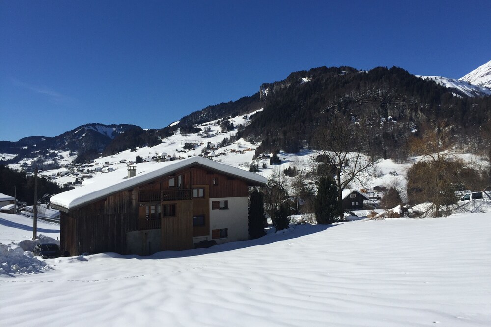 Apartment in a chalet at 1,5km from the ski slopes