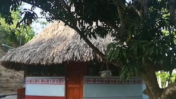 3 chambres, ameublement personnalisé, rideaux occultants, draps fournis