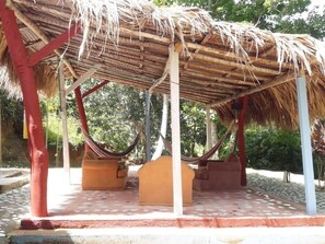 Cabane Économique, salle de bains privée | Terrasse/Patio