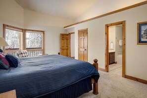 4 bedrooms, iron/ironing board, Internet, bed sheets