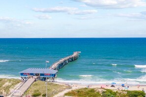 Beach nearby - Soundside Dog Friendly Home w/ Hot Tub, Easy Windsports Access, Beach Nearby (Rodanthe)