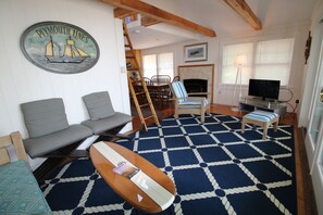 TV, DVD player - Beachfront on Cape Cod Bay in Eastham! (1039) (Eastham)