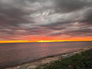 Beach nearby - Beachfront on Cape Cod Bay in Eastham! (1039) (Eastham)