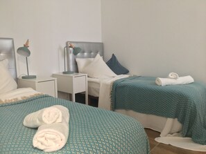 2 dormitorios, escritorio, sistema de insonorización