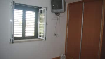 2 slaapkamers, een strijkplank/strijkijzer, reisbedje, wifi