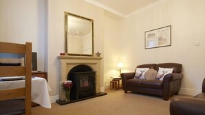 Apartment, Private Bathroom (1) | Lounge