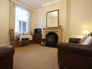 Apartment, Private Bathroom (1) | Living area