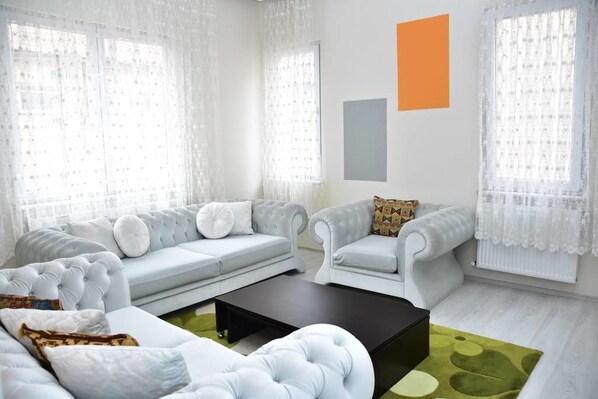 Comfort-Apartment | Wohnzimmer | LCD-Fernseher