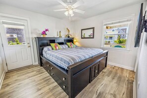 5 bedrooms, free WiFi, bed sheets