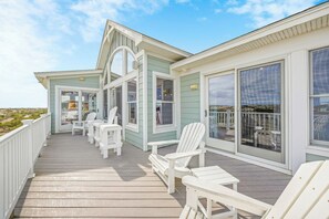 Terrace/patio - Premier Oceanfront w/ Private Pool, Hot Tub, Elevator, Game Room, Home Theater (Salvo)