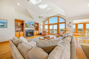 Smart TV, DVD player, stereo - Premier Oceanfront w/ Private Pool, Hot Tub, Elevator, Game Room, Home Theater (Salvo)