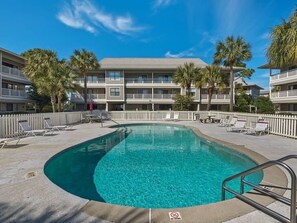 Lämmitetty uima-allas