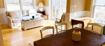 Hamptons House - 4 Bedroom House + 4 Bedroom Cottage with pool