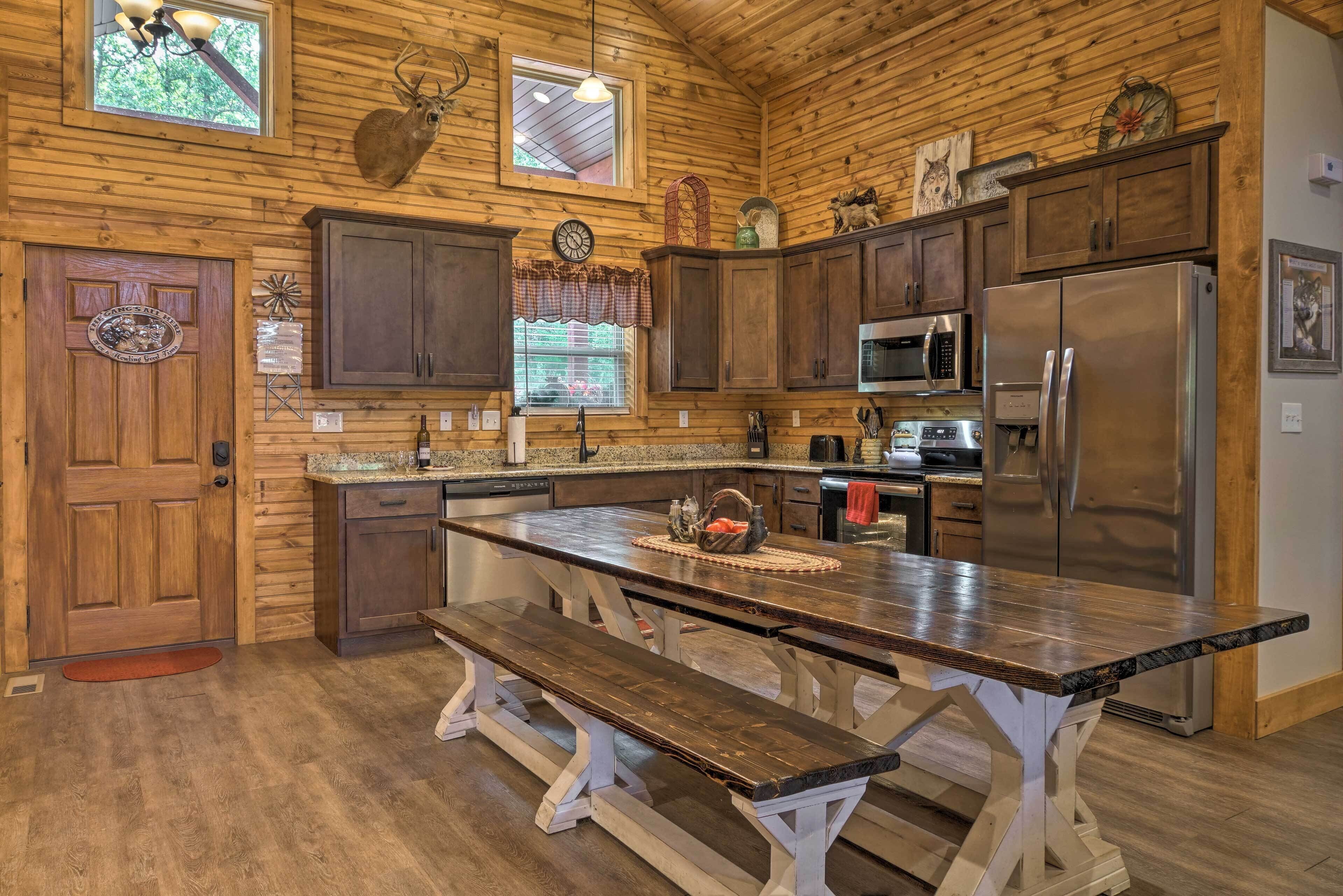 'Spirit Wolf' Resort Cabin - Ideal Ozark Location!