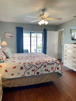 3 bedrooms, desk, iron/ironing board, travel crib