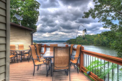 6100 sf, Beds for 32, Hot Tub, Theatre, Game Rm , Entertainers Dock, 310' Shore