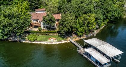 6100 sf, Beds for 32, Hot Tub, Theatre, Game Rm , Entertainers Dock, 310' Shore