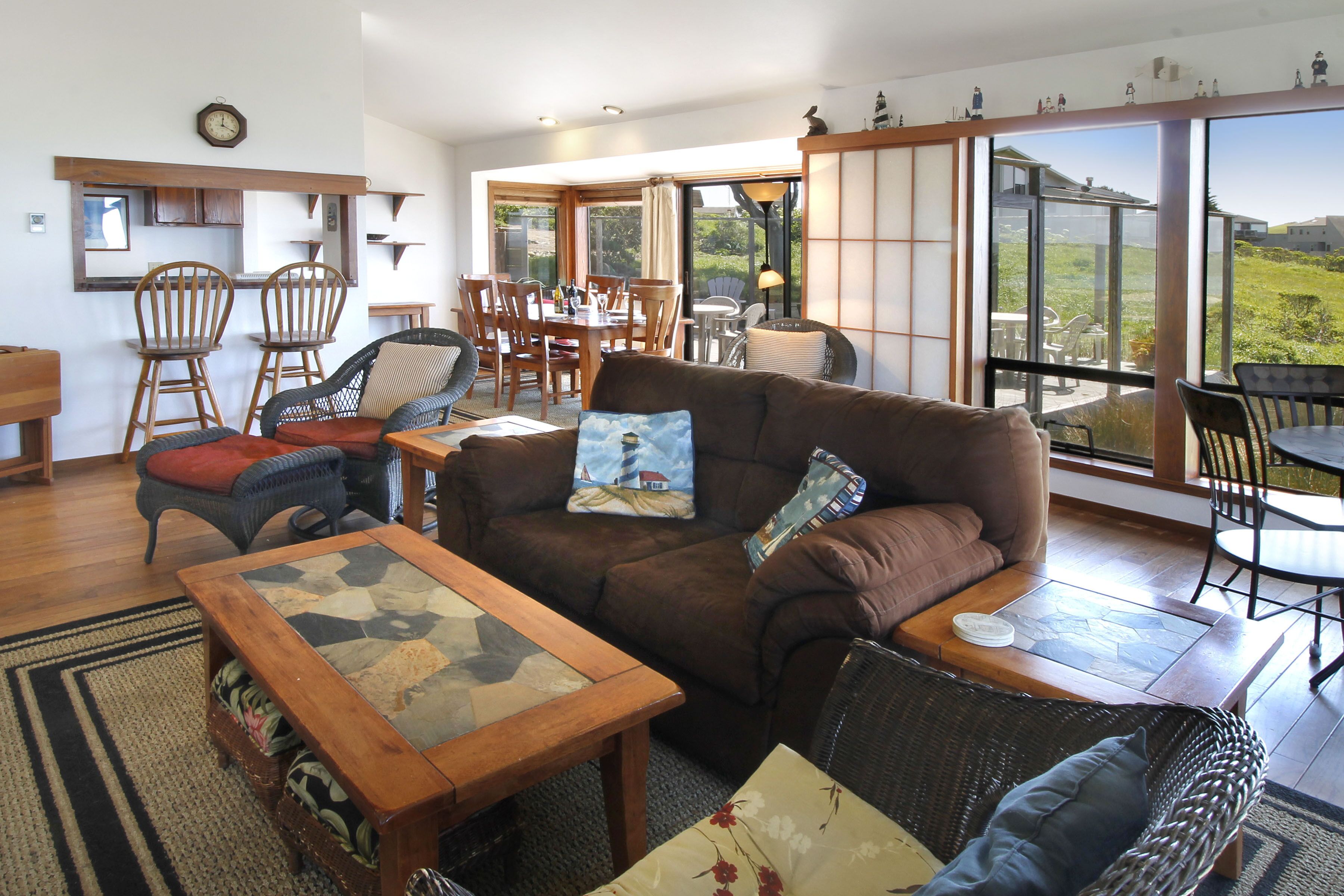 Comfortable Single Level Home. Large deck, views of the Ocean