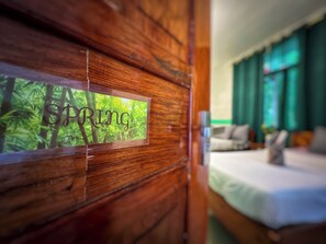 Coffres-forts dans les chambres, bureau, chambres insonorisées