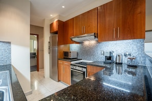 Superior Apartment, 1 Bedroom, City View | Private kitchen