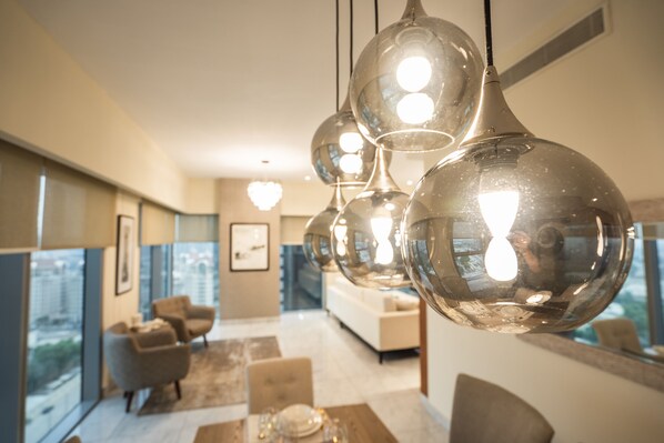 Superior-Apartment, 1 Schlafzimmer, Stadtblick | Wohnbereich