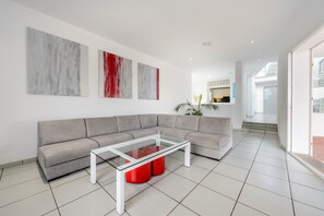 Interior - CAN LLUC Holiday Home with Wi-Fi, Air Conditioning, Pool, Garden and Sun Terrace (Nuestra Señora de Jesús)