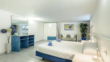 4 bedrooms, iron/ironing board, free WiFi, bed sheets