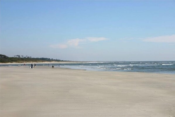 On the beach - Serene Oceanfront Getaway Cherry Grove (North Myrtle Beach)3BR (North Myrtle Beach)