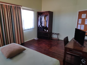 1 chambre, fer et planche à repasser, accès au Wi-Fi (inclus)