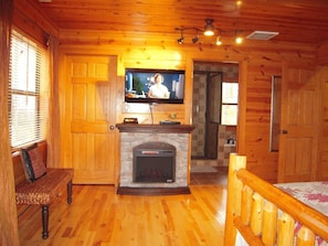 4 bedrooms, iron/ironing board, travel crib, free WiFi