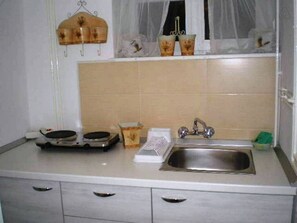 Fridge, cookware/dishes/utensils - Apartment in Zagreb with Terrace, Air condition, WIFI, Washing machine (3798-1) (Zagreb)