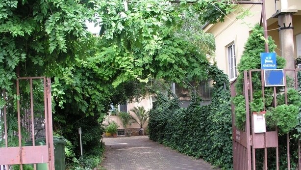 A narrow brick pathway leading to a gated entrance with a blue sign indicating an apartment. - Apartment in Zagreb with Terrace, Air condition, WIFI, Washing machine (3798-1) (Zagreb)