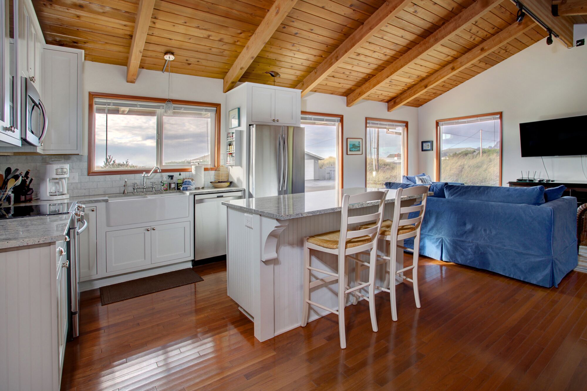 Gorgeous Remodeled Home, Steps From The Beach