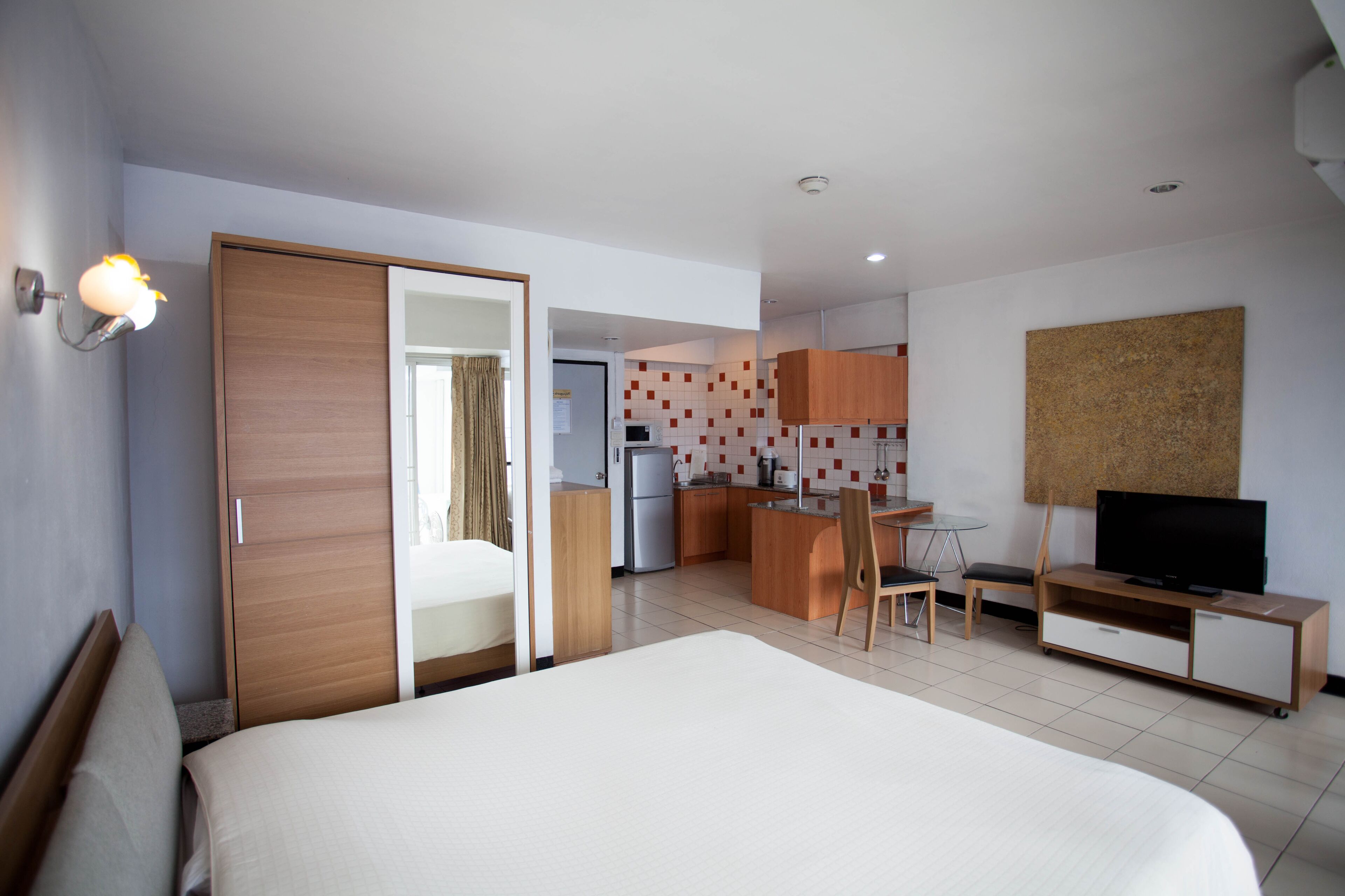 Night Bazaar Road - 40 Sqm - 4th Floor - Work-From-Home w/ Fully Fitted Kitchen